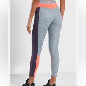 ✨NWT✨The Nike One Tight Fit  Dri-fit leggings XS